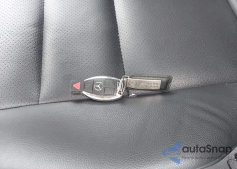 2010 Mercedes-Benz C 300 Luxury/Sport из США, поврежденный, VIN WDDGF5EB4AR099719